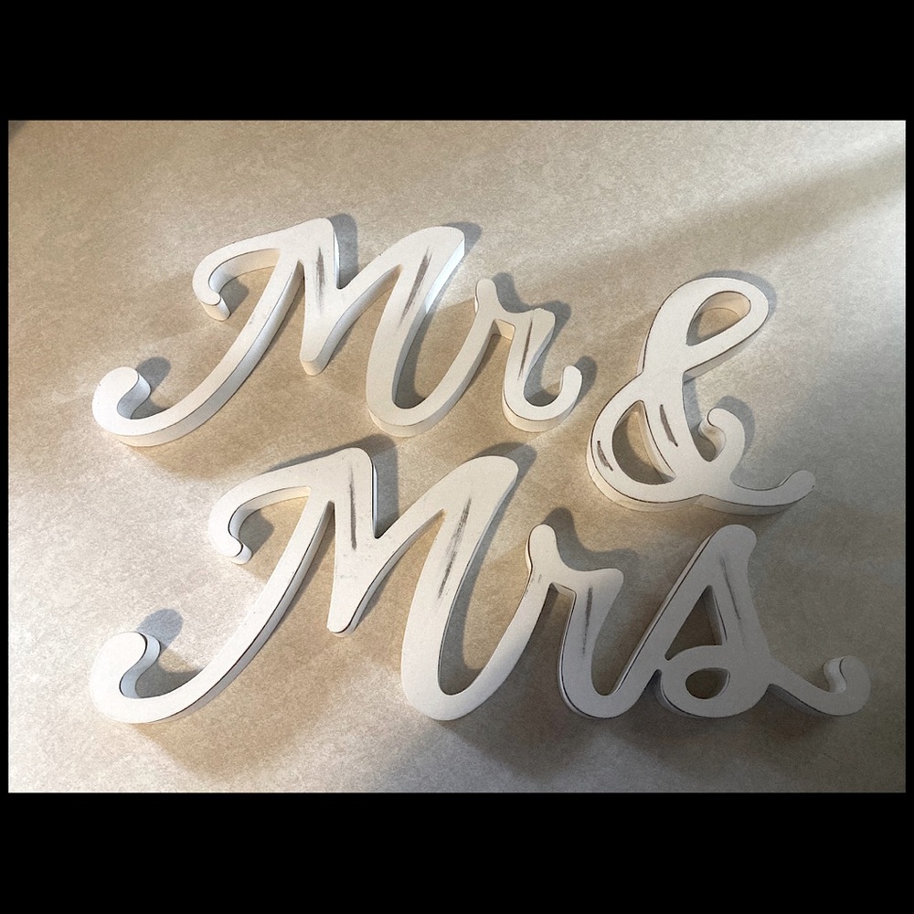 Mr & Mrs signs